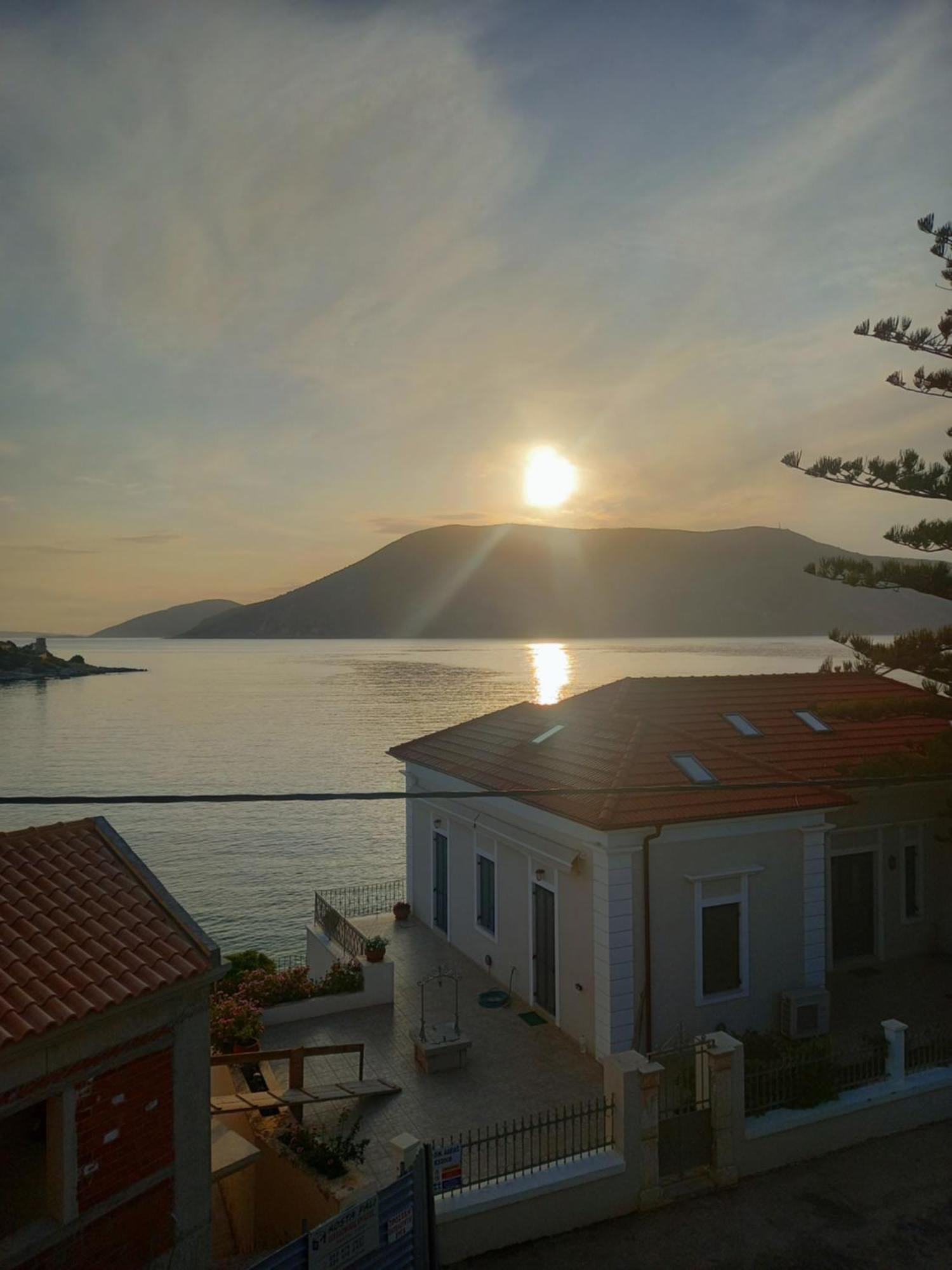Sonia'S Apartment In Fiscardo Waterfront Fiskardo Exterior foto